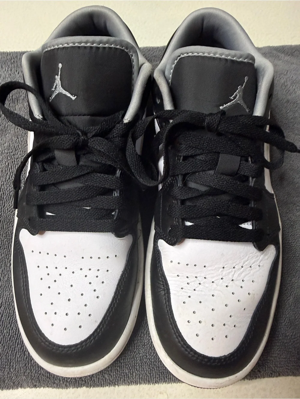 Jordan Low-Top Sneakers in Black, White, Gray